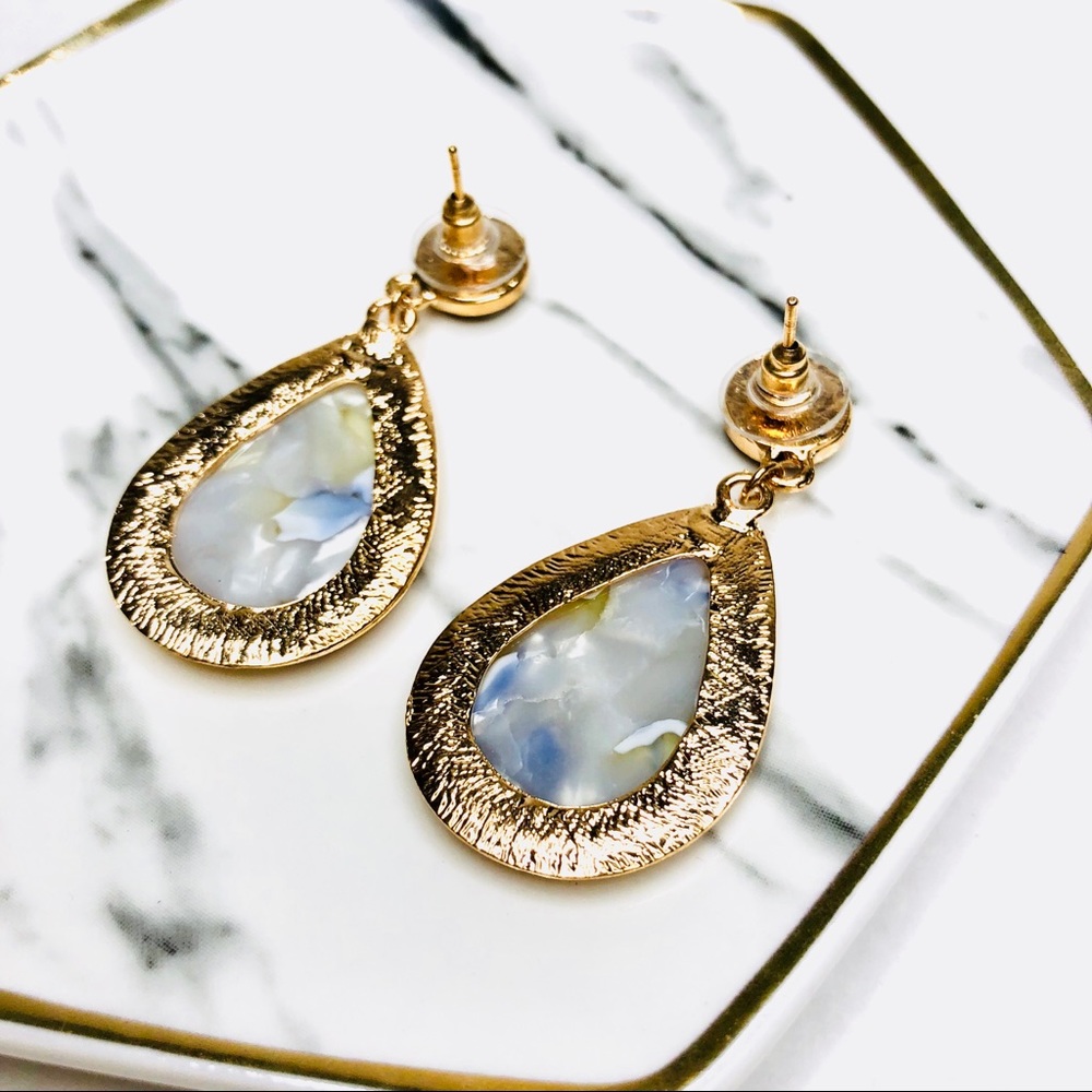AVA MARBLE ACRYLIC GOLD DROP EARRINGS BLUE WHITE - Picture 5 of 5